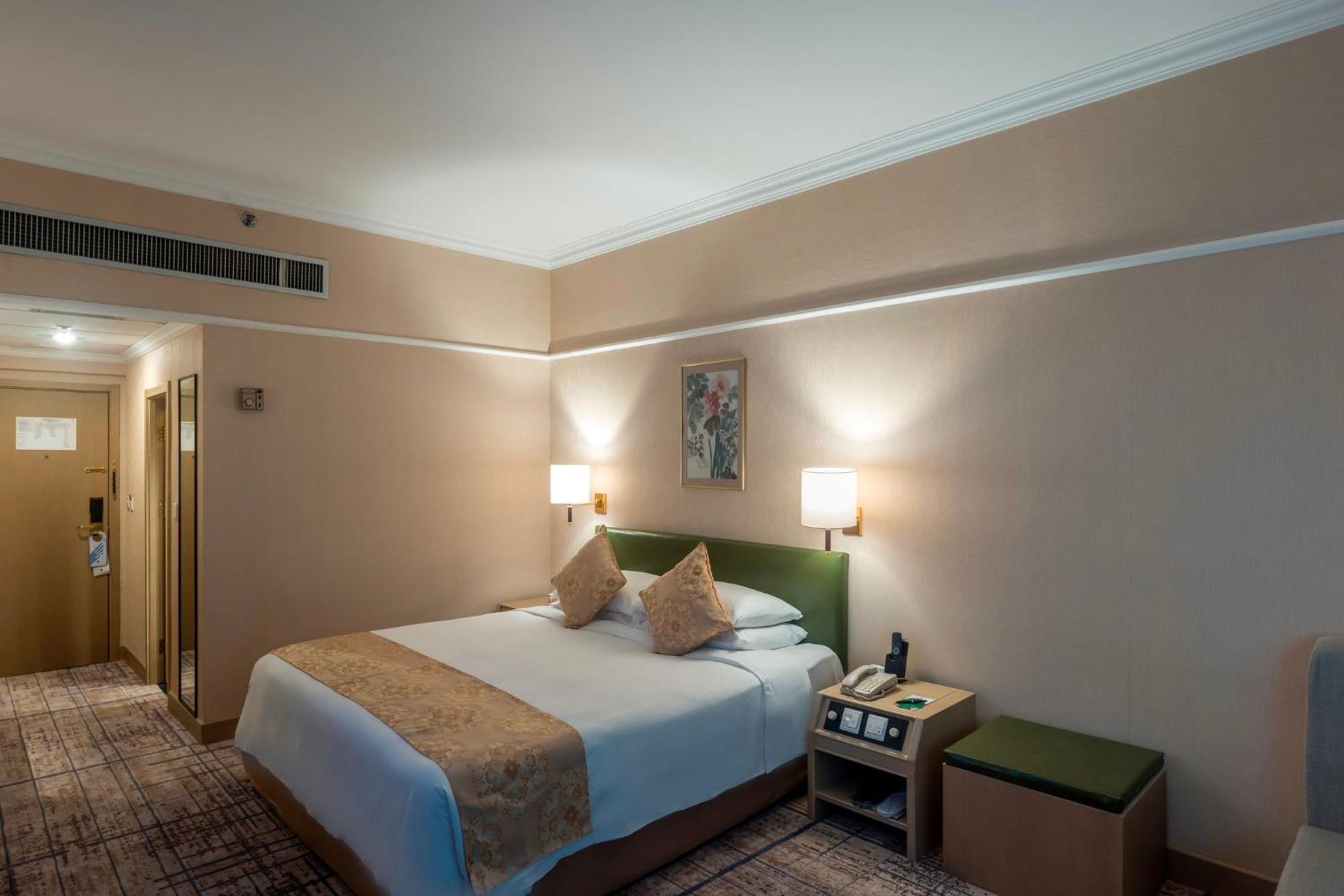 Metropark Lido 4*